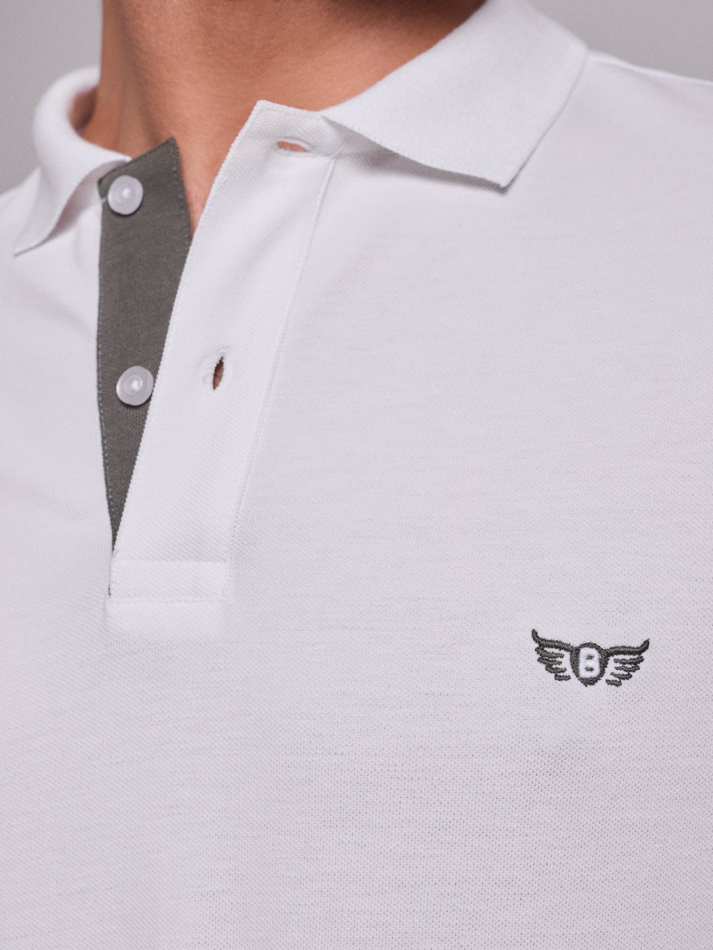 WHITE POLO SHORT SLEEVES REGULAR FIT MR. BLUE