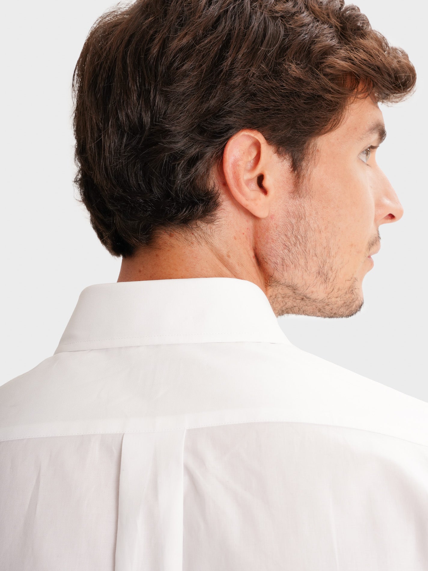 WHITE REGULAR FIT MR SHIRT. BLUE